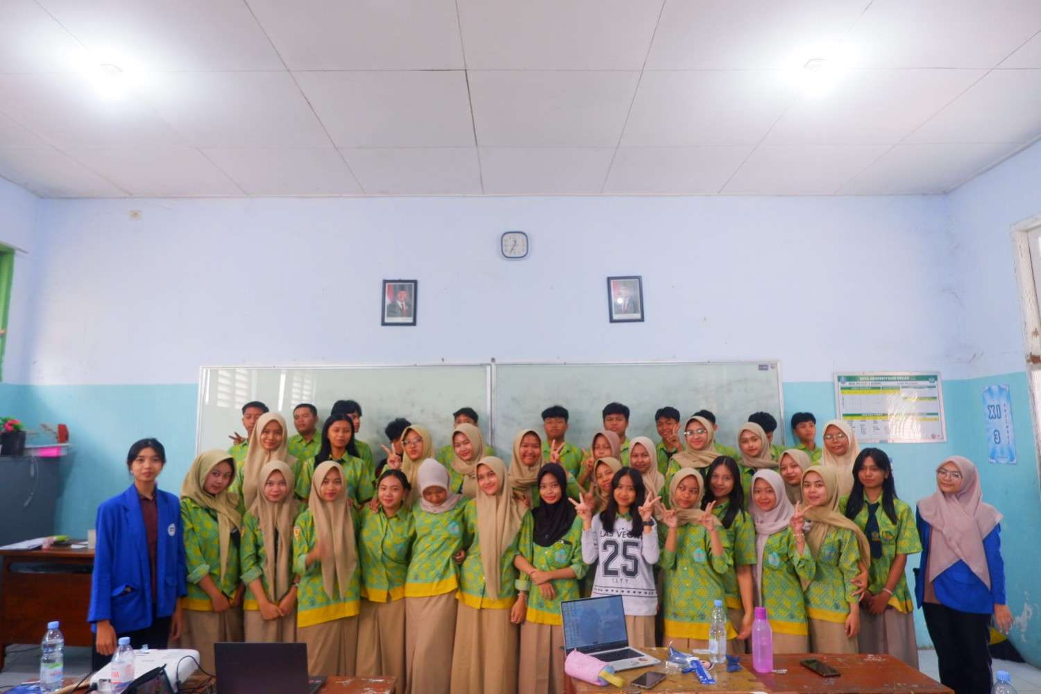 GOES TO SCHOOL BATCH 2